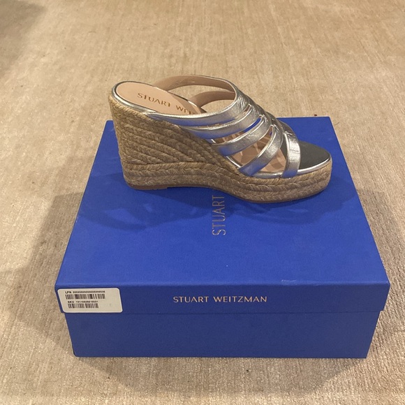 Stuart Weitzman Lilyana Espadrille wedge in silver - size 38 / 7.5C - Picture 4 of 4